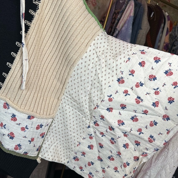 NWT POL MULTI TEXTURED COLOR
BLOCK V-NECK HOODIE
SWEATER - Picture 7 of 8